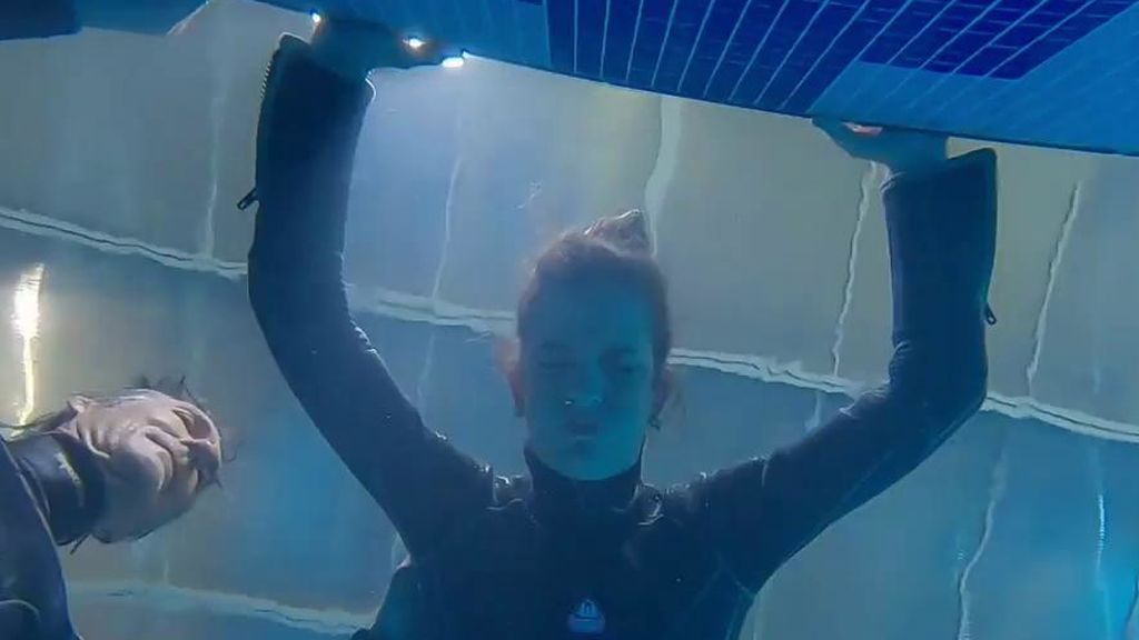 La reportera Leticia Requejo se atreve con la prueba de apnea, la más dura de 'Supervivientes'