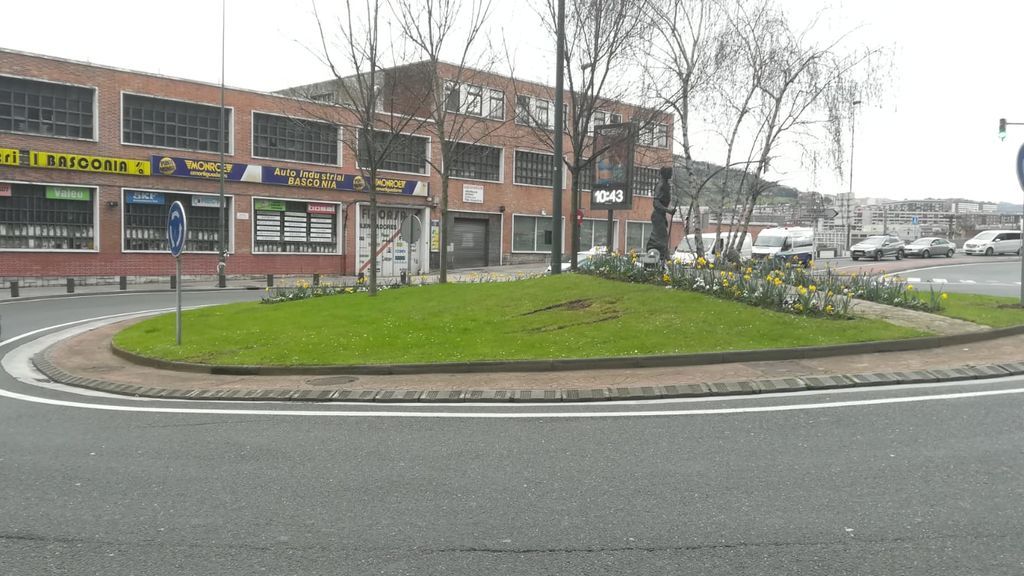 La rotonda donde tiene el accidente un conductor borracho.