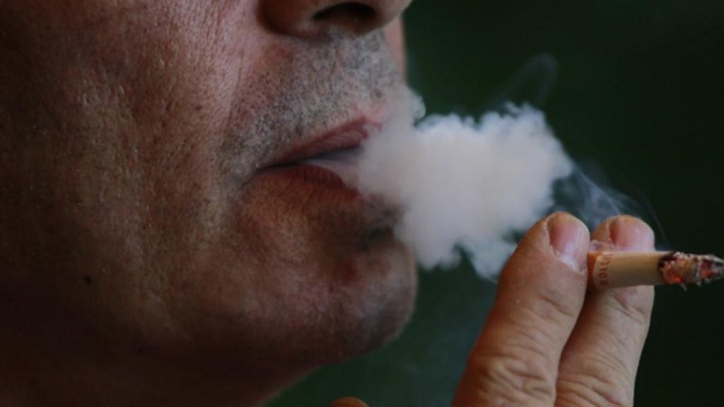 Sanidad ampliará los espacios sin humo: las terrazas en el punto de mira