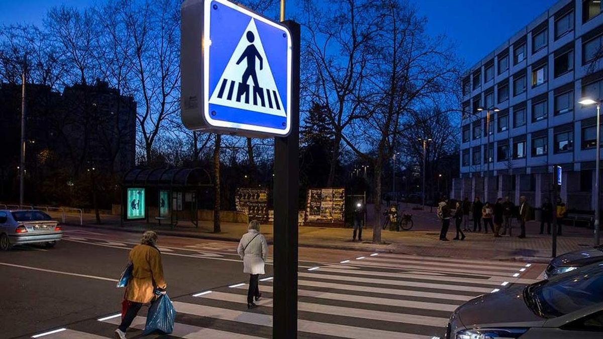 La moda de caminar eleva los atropellos mortales en carretera La moda de caminar eleva los atropellos mortales en carretera