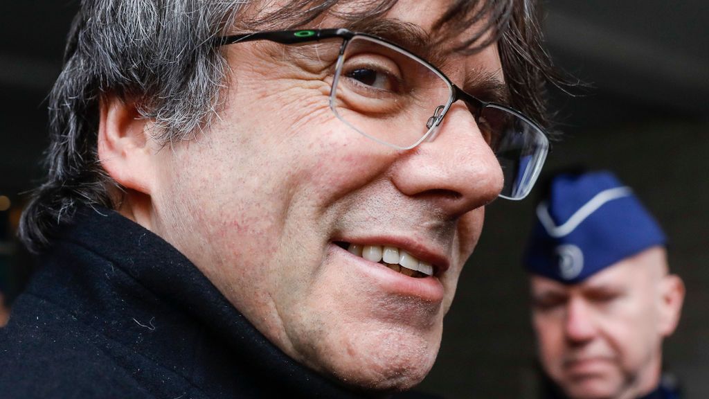Puigdemont, a solo 40 km de suelo español Puigdemont, a solo 40 km de suelo español