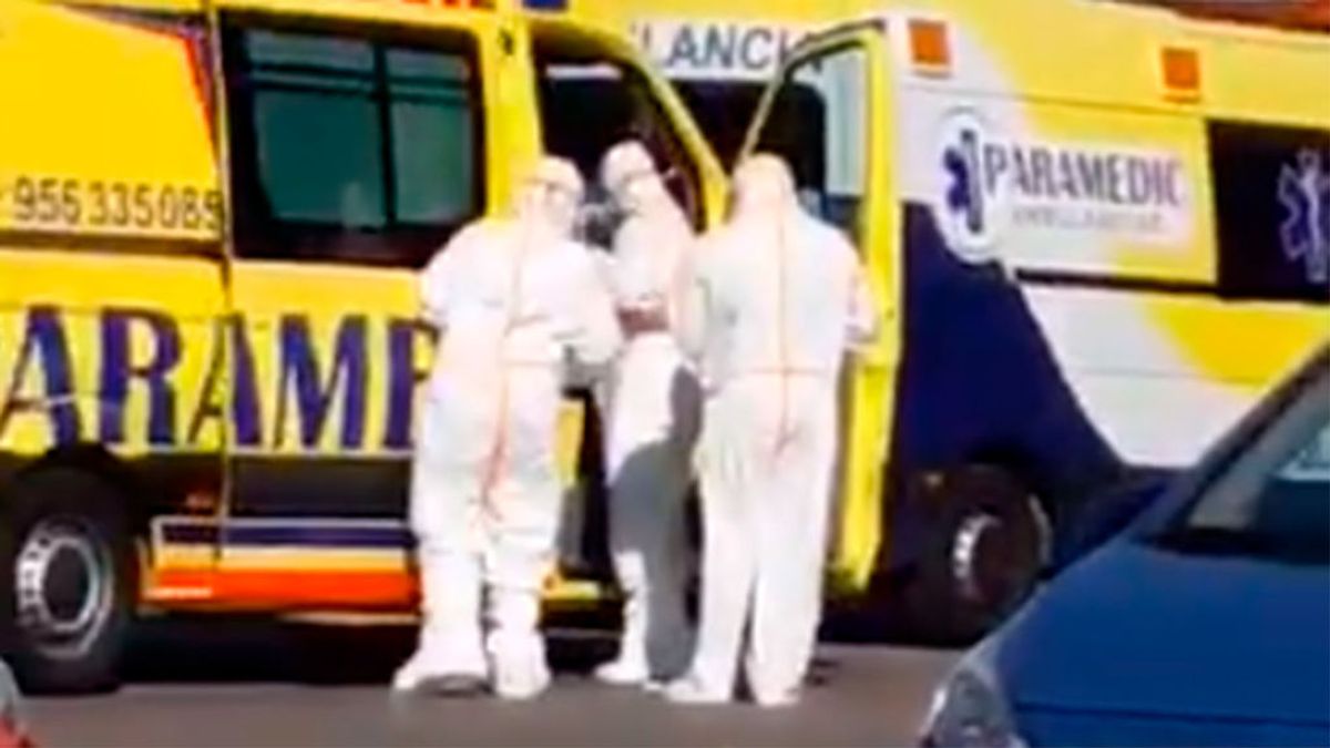 "¡Yo me voy de aquí, ya!": alarma en Chiclana de la Frontera ante un posible caso de coronavirus "¡Yo me voy de aquí, ya!": alarma en Chiclana de la Frontera ante un posible caso de coronavirus