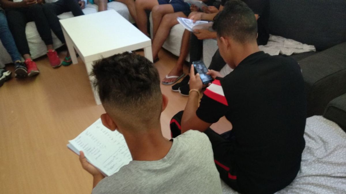 Primera querella contra una internauta por difundir “fake news” sobre menas Primera querella contra una internauta por difundir “fake news” sobre menas