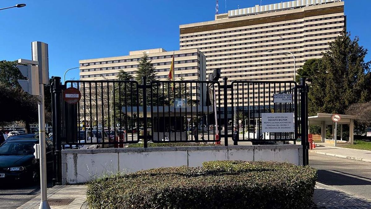 Los cinco españoles procedentes de Wuhan inician la cuarentena en el Hospital Gómez Ulla Los cinco españoles procedentes de Wuhan inician la cuarentena en el Hospital Gómez Ulla