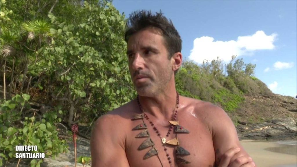 Colores fluorescentes, bikinis minúsculos y collares llamativos: Así es la boda de baño de 'SV 2020'