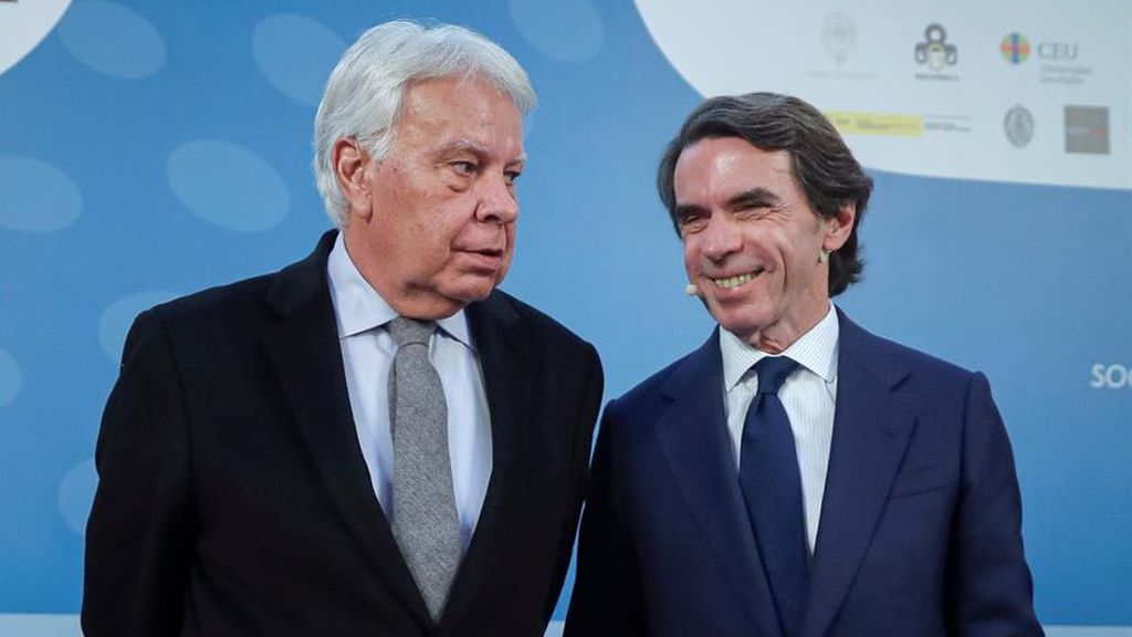 Felipe González y Aznar, más unidos que nunca sobre la mesa de diálogo: "Una performance", un "hecho devastador" Felipe González y Aznar, más unidos que nunca sobre la mesa de diálogo: "Una performance", un "hecho devastador"
