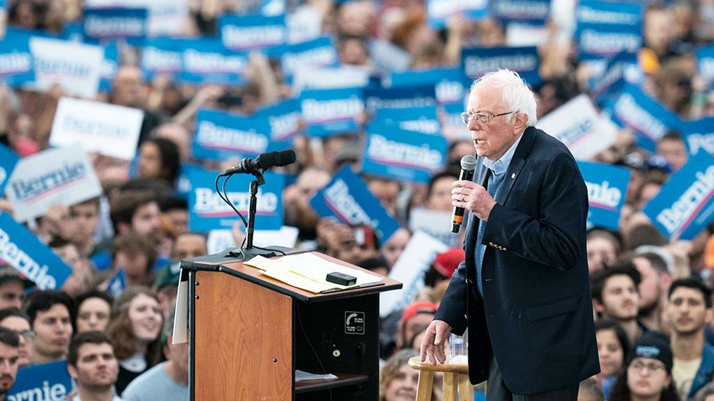 Supermartes: todos contra Bernie Sanders, el abuelo que seduce a los jóvenes Supermartes: todos contra Bernie Sanders, el abuelo que seduce a los jóvenes