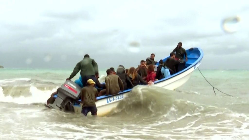 Tormenta fuera y dentro de la palapa