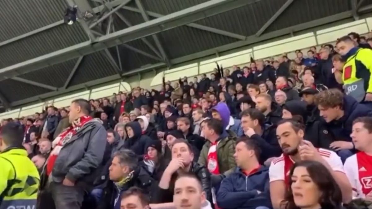Aficionados del Getafe con mujeres y niños pequeños huyen del estadio tras ser agredidos por los radicales del Ajax: "Están tirando cerevza a los bebés" Aficionados del Getafe con mujeres y niños pequeños huyen del estadio tras ser agredidos por los radicales del Ajax: "Están tirando cerevza a los bebés"