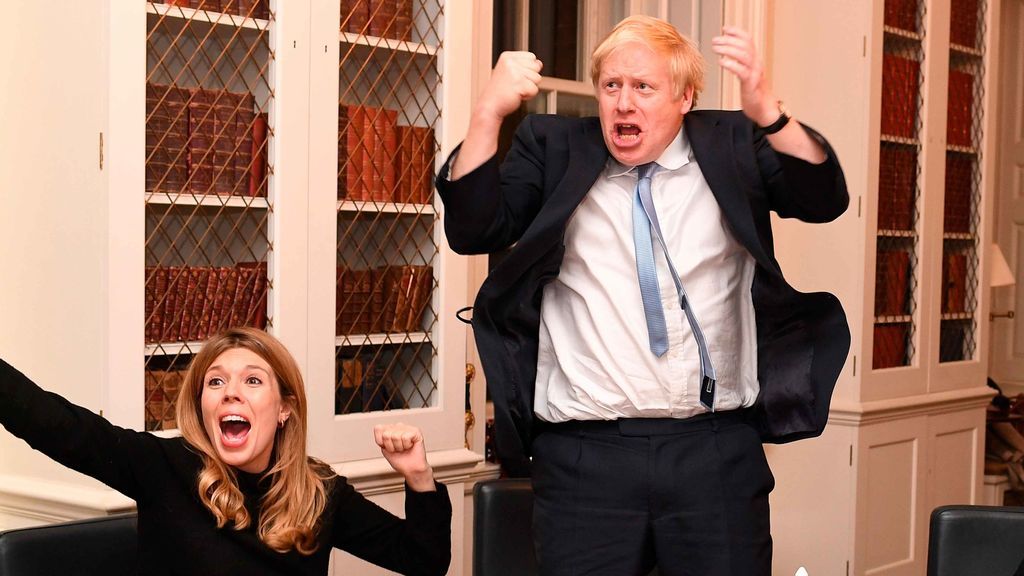 Boris Johnson y su novia Carrie Symonds esperan su primer ...