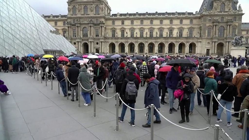 El museo del Louvre cierra sus puertas ante la alerta por coronavirus