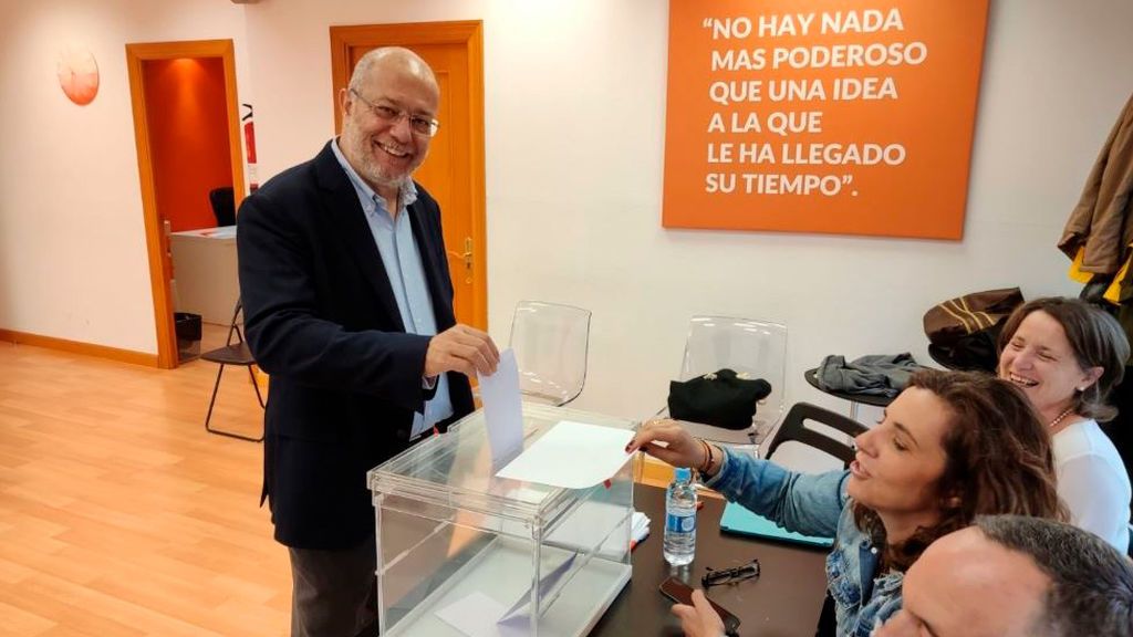 Igea ve "ilusionantes" las primarias de Cs y augura un futuro "brillante" para un partido que "se debe ganar" Igea ve "ilusionantes" las primarias de Cs y augura un futuro "brillante" para un partido que "se debe ganar"