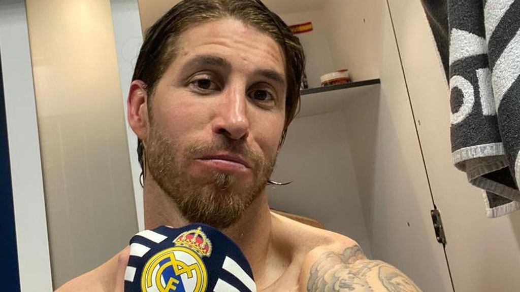 Sergio Ramos saca su lado más religioso: la Virgen del Pilar en la taquilla y una pulsera regalo de su madre Sergio Ramos saca su lado más religioso: la Virgen del Pilar en la taquilla y una pulsera regalo de su madre