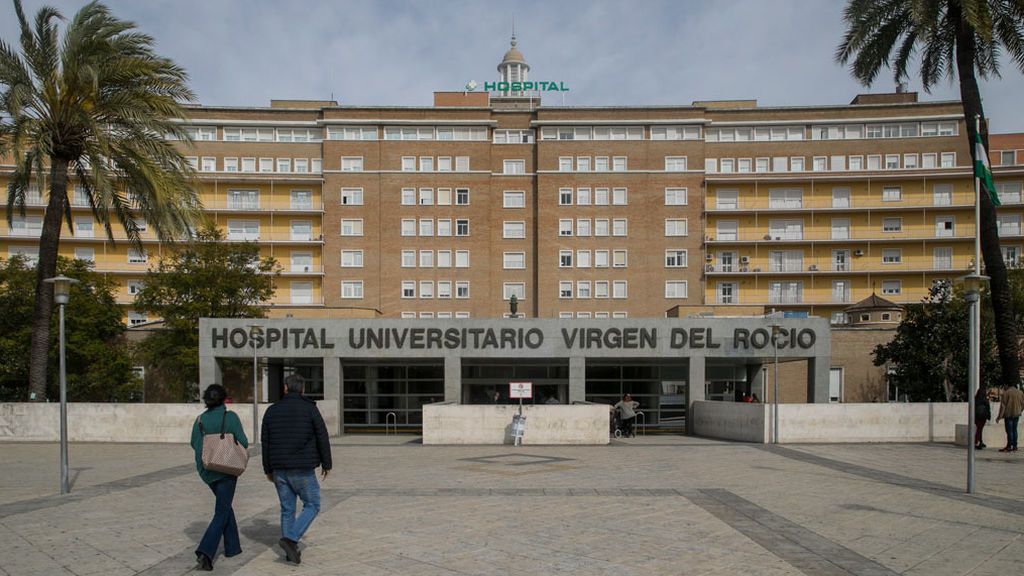 "Estuve muy mal, con fiebre muy alta", el primer paciente andaluz recibe el alta