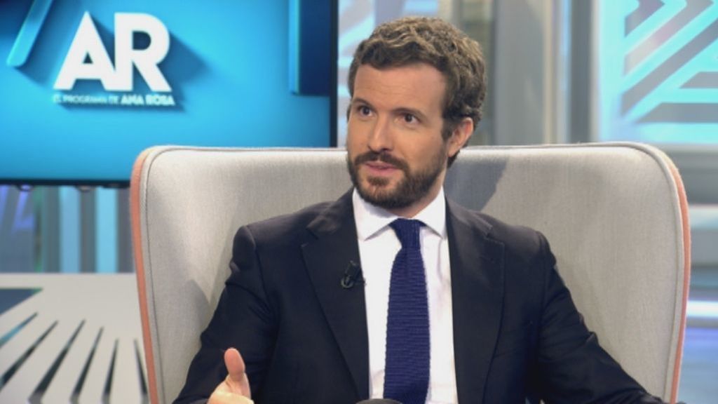 Casado acusa a Iglesias de amenazar a la oposición y a Sánchez de mentir Casado acusa a Iglesias de amenazar a la oposición y a Sánchez de mentir