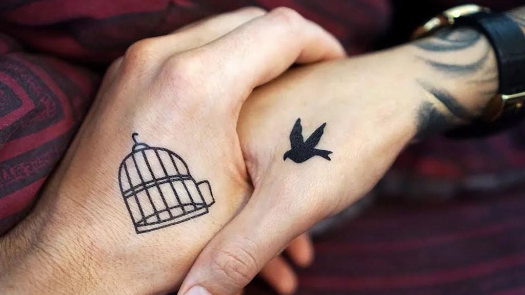 Los tatuajes de corazones son muy recurrentes por las parejas para sellar su amor.