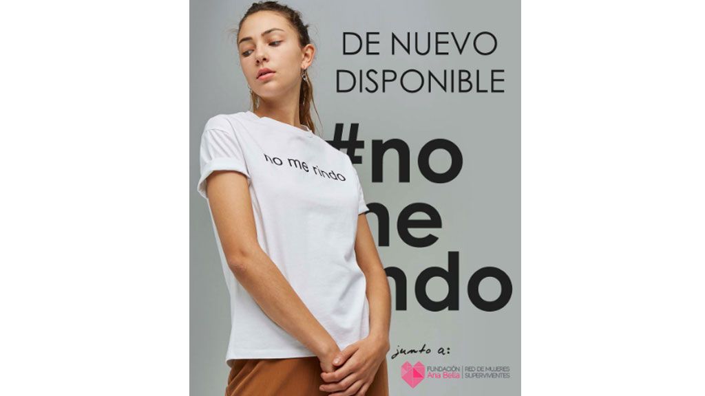 La camiseta de Dolores Promesas que dona sus beneficios a favor de las 'mujeres supervivientes'.