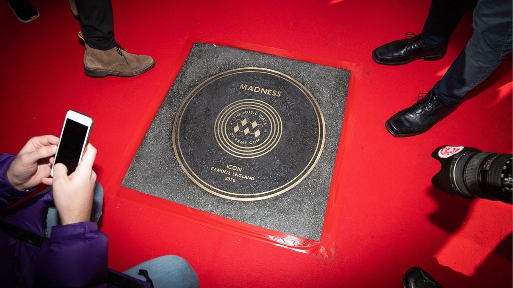 Segunda placa del recién estrenado paseo de la fama en Londres: Madness