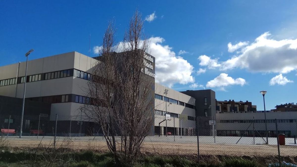 Un profesor del colegio Santa María la Blanca de Madrid, primer caso de coronavirus en un centro educativo Un profesor del colegio Santa María la Blanca de Madrid, primer caso de coronavirus en un centro educativo