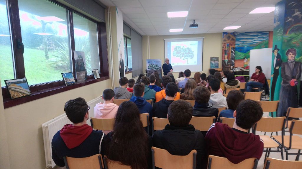 La Organización de Productores de Pesca Fresca de Marín ha dado charlas en institutos para tratar de atraer el interés de los estudiantes