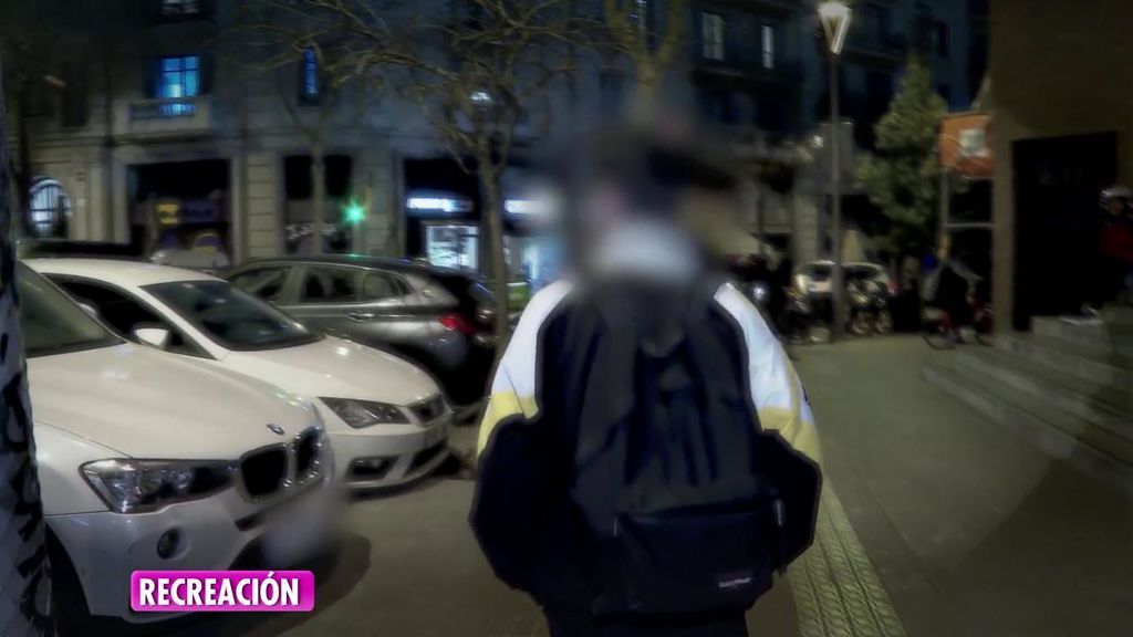 Los Mossos arrestan a tres hombre por agredir sexualmente a una joven y grabarlo con el móvil