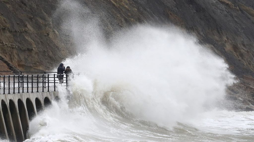 El temporal se recrudece: aviso rojo en el Cantábrico por olas de 7 metros El temporal se recrudece: aviso rojo en el Cantábrico por olas de 7 metros
