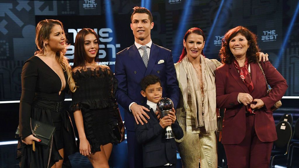 Katia y Elma Aveiro son las otras dos hijas de Dolores