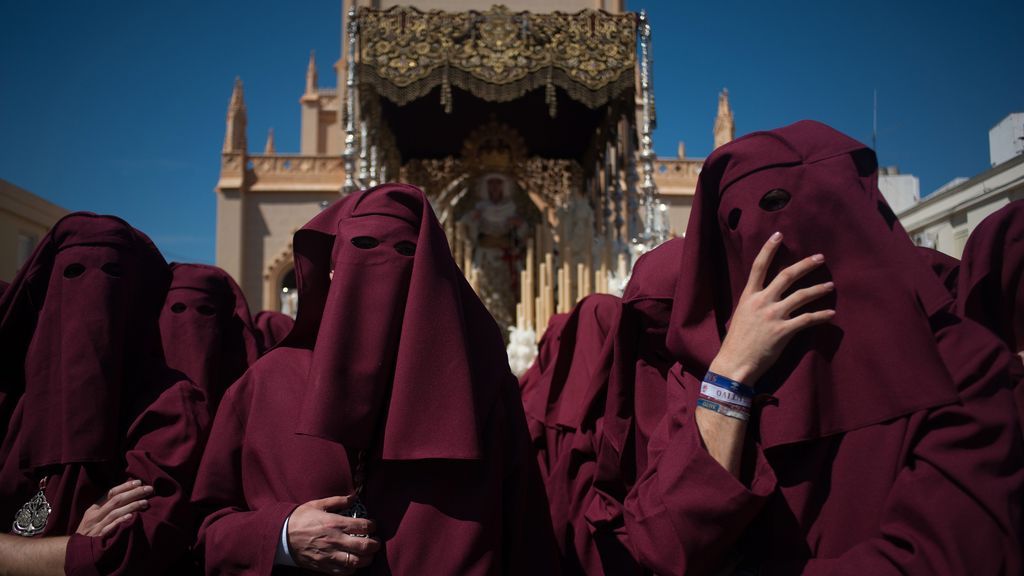 Besamanos y procesiones: qué costumbres semanasanteras peligran en tiempos de Coronavirus (y cuáles no)