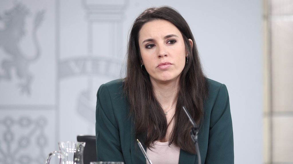 "Sola y borracha": el PP y Vox acusan a Irene Montero de fomentar el consumo abusivo de alcohol "Sola y borracha": el PP y Vox acusan a Irene Montero de fomentar el consumo abusivo de alcohol