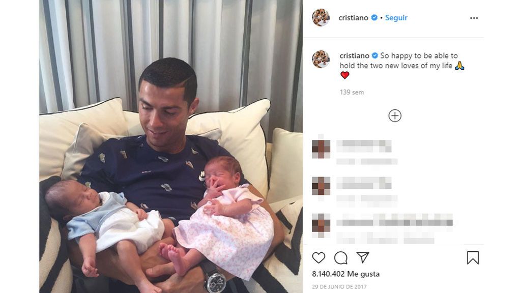 Cristiano Ronaldo, cuando anunció que había sido padre de Eva y Mateo.