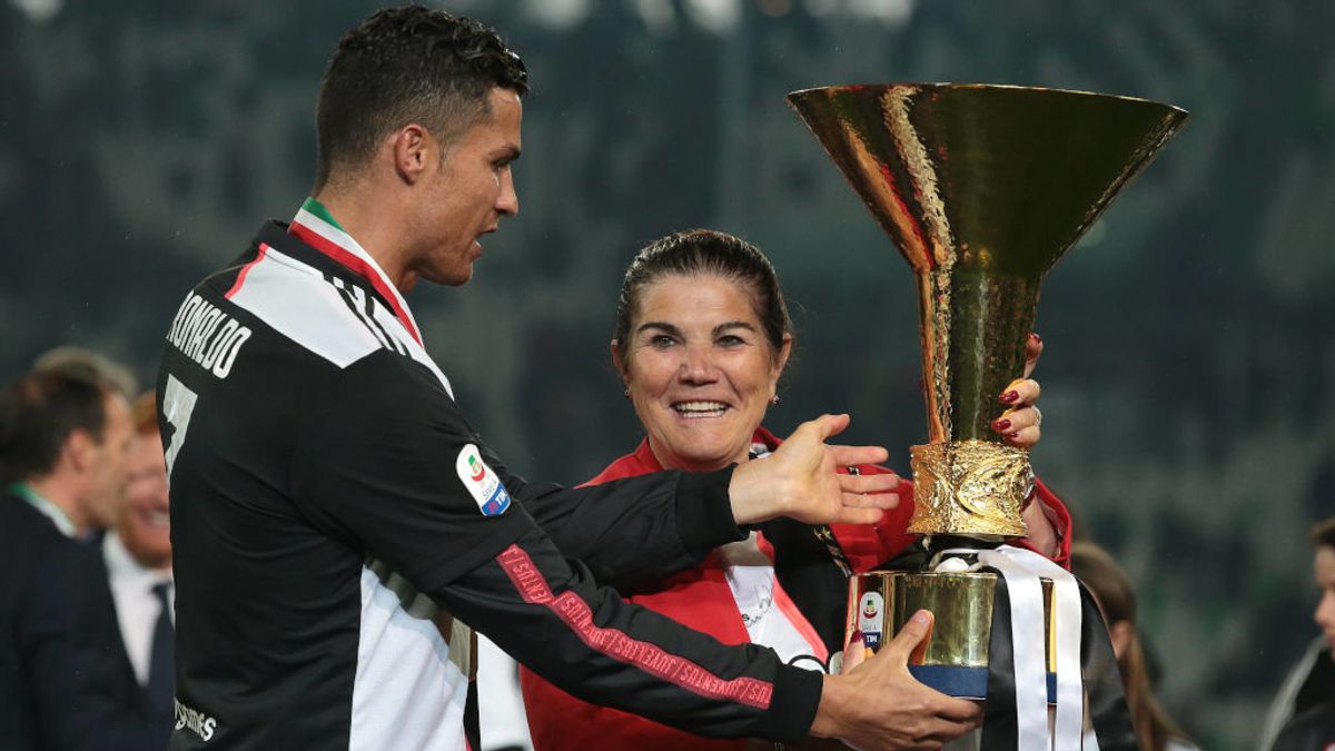 Dolores Aveiro, madre de Cristiano Ronaldo, ingresada en un hospital de urgencia por un ictus Dolores Aveiro, madre de Cristiano Ronaldo, ingresada en un hospital de urgencia por un ictus