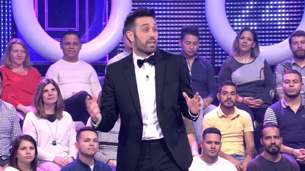 Dani Martínez celebra los 30 años de Telecinco rememorando a Emilio Aragón en 'Vip Noche'
