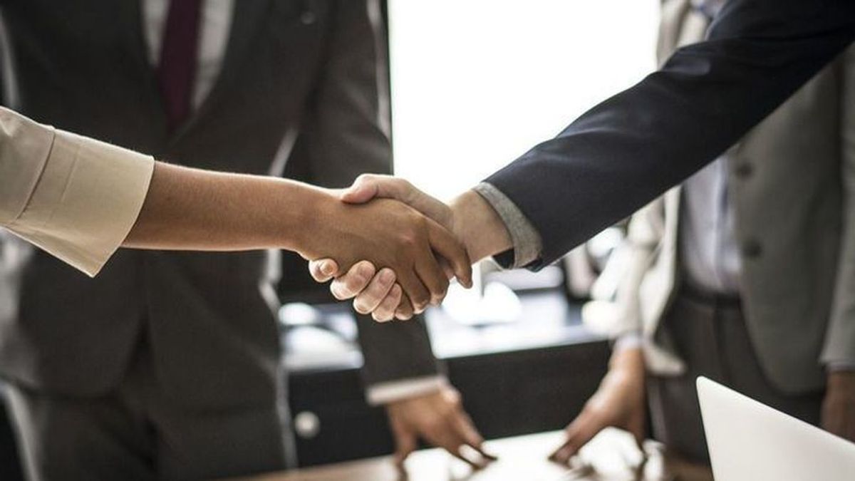 Las mujeres emprendedoras trabajan menos horas que los hombres y lo hacen más en equipo Las mujeres emprendedoras trabajan menos horas que los hombres y lo hacen más en equipo