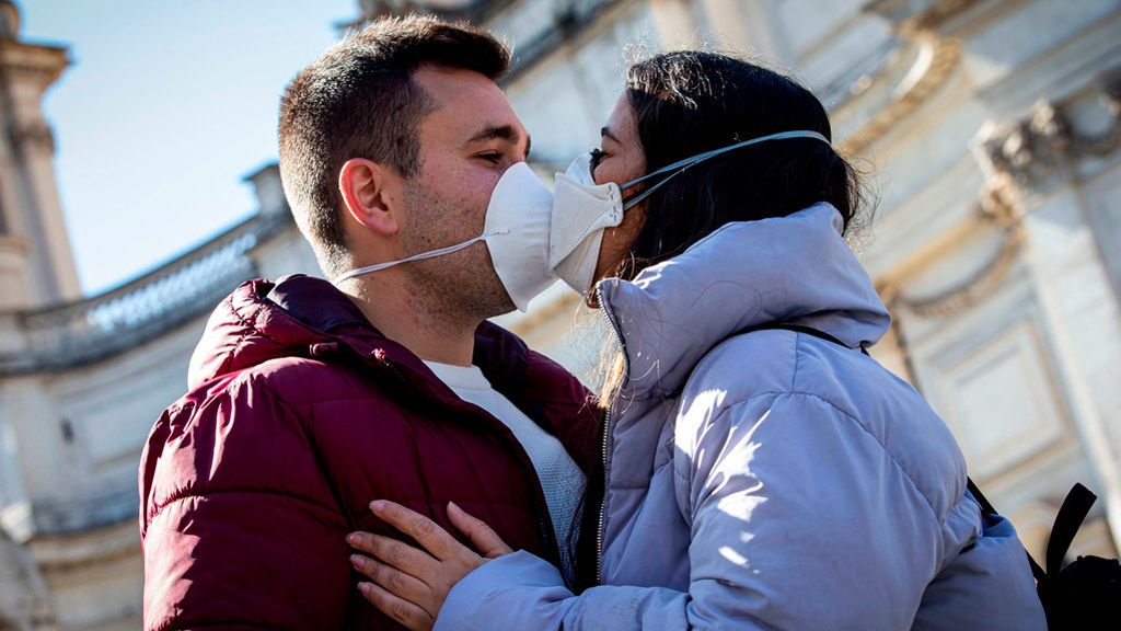 Sin besos, ni saludos y a un metro de distancia: Italia extremará las medidas contra el coronavirus