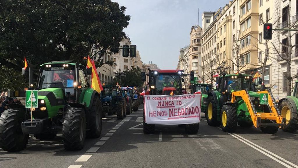 La leche a 0,46 euros enfada a los ganaderos cántabros: “Es una burla, un insulto”