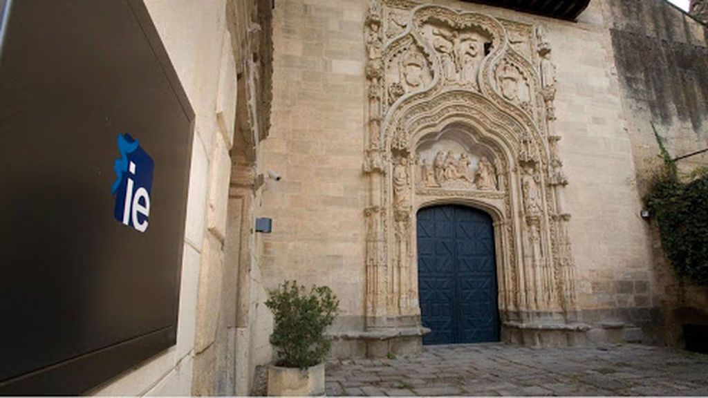 Cierra la primera universidad en España tras registrarse dos casos de coronavirus