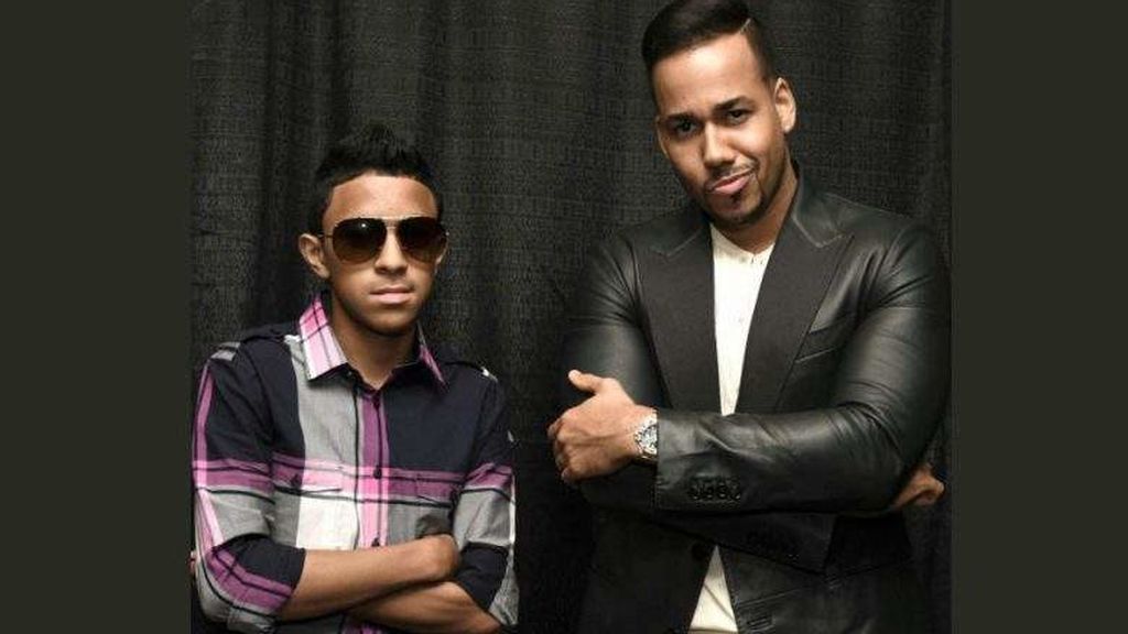 Romeo Santos presentó a su hijo Álex cuando alcanzó la mayoría de edad.