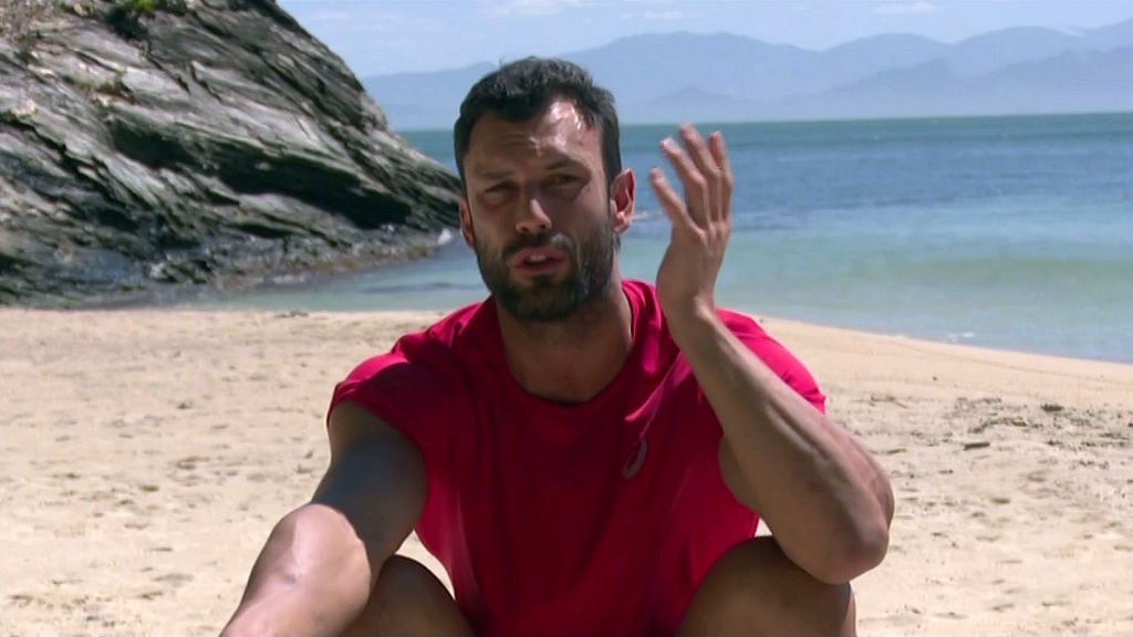 Jorge trabaja y los demás miran