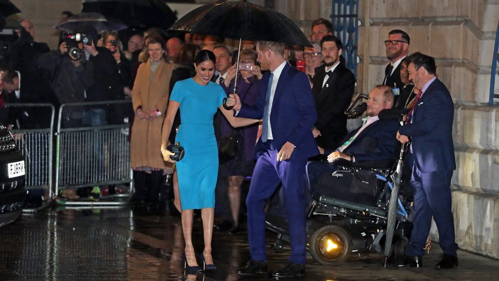 Su llegada a la Mansion House por los premios Endeavour ha estado pasada por agua