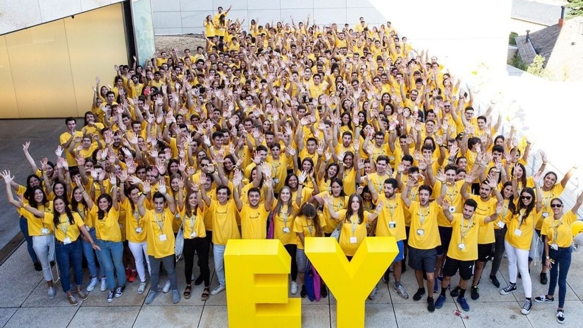 La consultora EY envía a teletrabajar a sus 2.500 empleados de sus sede de Nuevos Ministerios La consultora EY envía a teletrabajar a sus 2.500 empleados de sus sede de Nuevos Ministerios