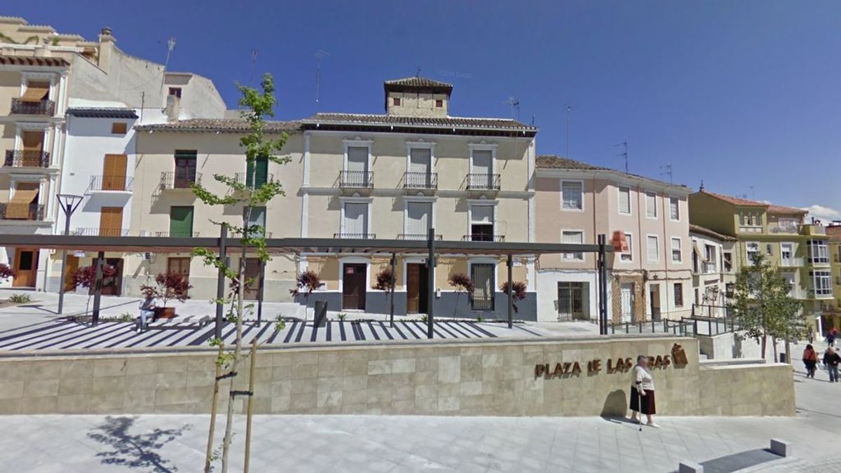 Un hombre muere tras caer al vacío desde el edificio de su expareja en Granada: tenía una orden de alejamiento