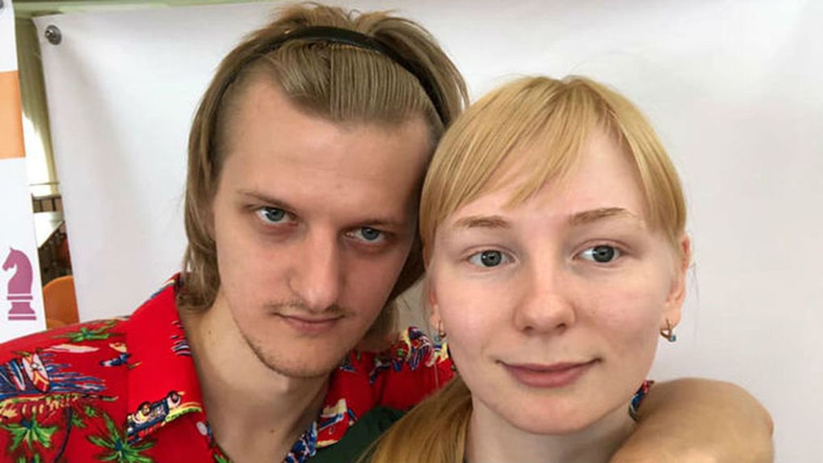 El ajedrecista ucraniano Bogdánovich y su novia fallecen asfixiados por el gas de la risa tras jugar por Rusia en un torneo El ajedrecista ucraniano Bogdánovich y su novia fallecen asfixiados por el gas de la risa tras jugar por Rusia en un torneo