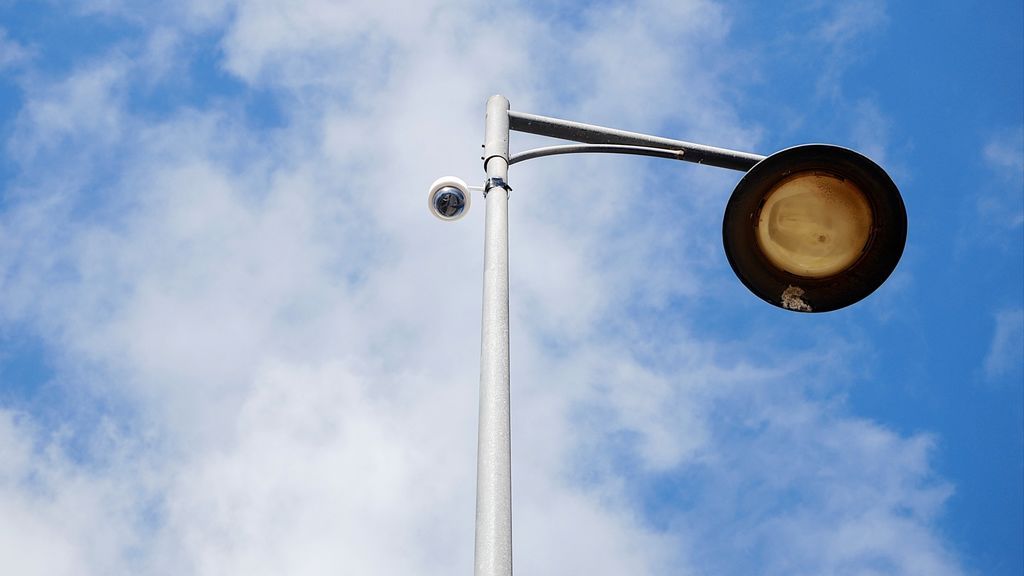 Cámara de vigilancia en el parque