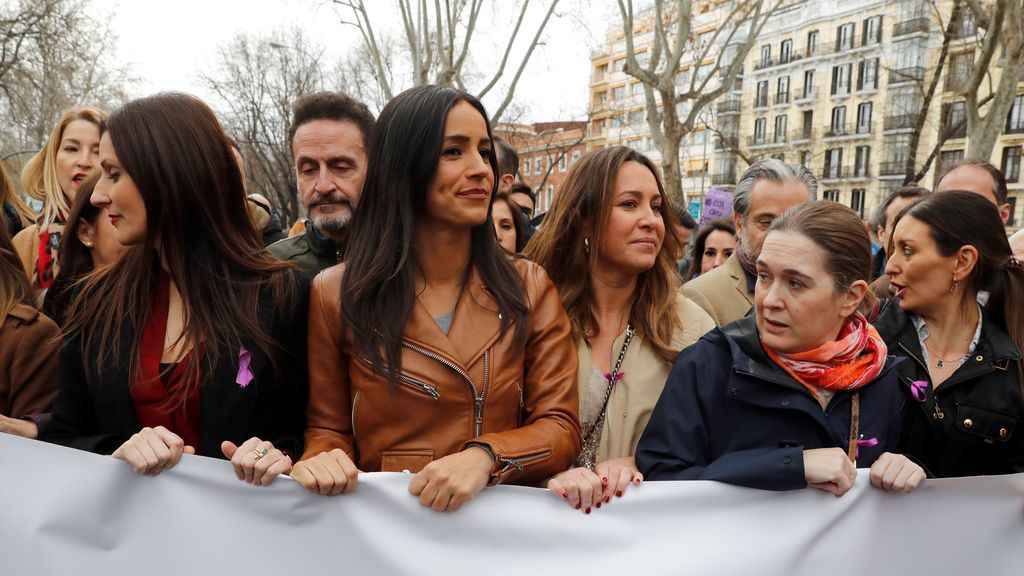 Ciudadanos abandona la marcha del 8M entre gritos: "Fuera fascistas de nuestros barrios"