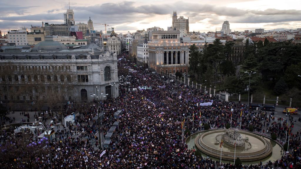 Día Internacional de la Mujer: miles de personas claman por la igualdad en una multitudinaria manifestación en Madrid