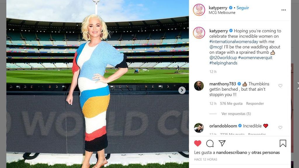 Katy Perry posa embarazada en Australia