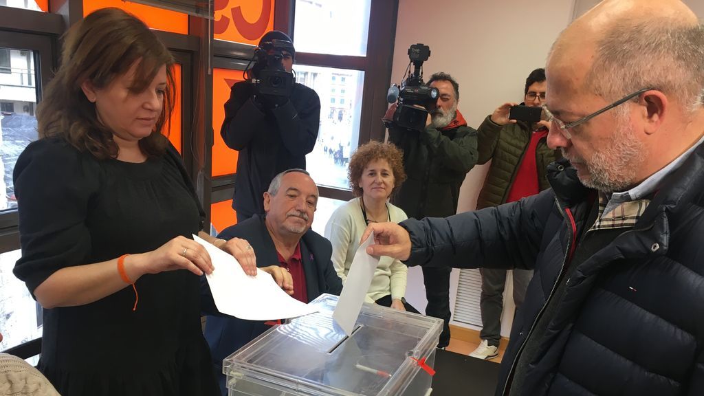 Igea apela a "seguir igual" o "cambiar" en el segundo día de primarias en Ciudadanos Igea apela a "seguir igual" o "cambiar" en el segundo día de primarias en Ciudadanos