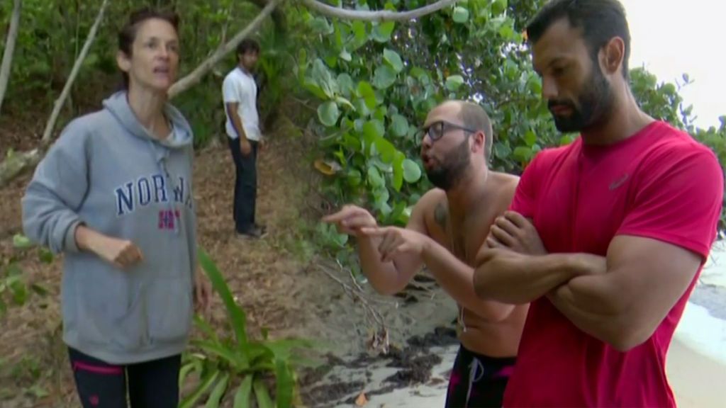 José Antonio y Elena se enzarzan en una discusión