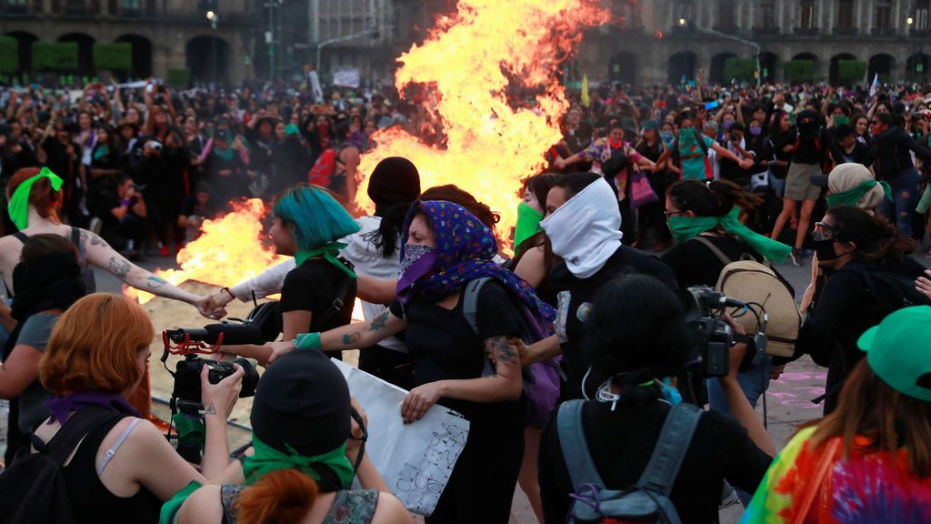 La violencia marca las celebraciones del 8M en México