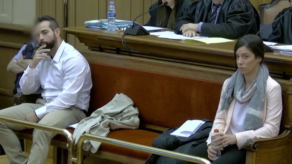 Los forenses declaran que la muerte de la víctima fue violenta y que no falleció por el fuego